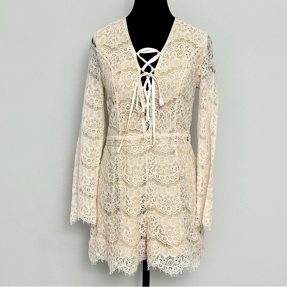 NWT Romeo + Juliet Couture Lace Long Sleeved Romper